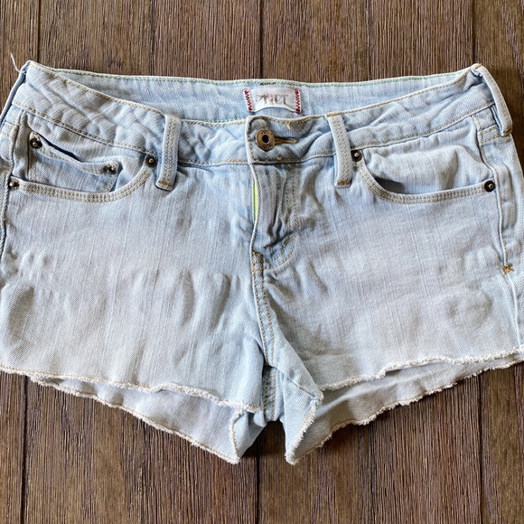 4/$20 Tilt Jean Shorts - Picture 6 of 7